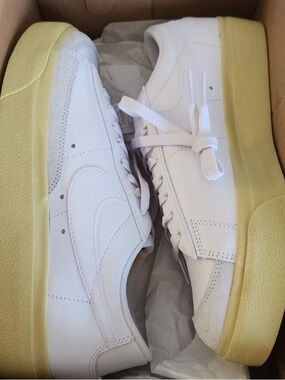 Nike Women's Blazer Low Platform Shoes DJ0292  US 9